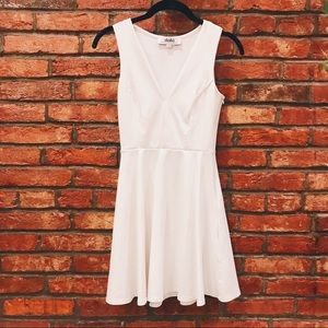 Lulu’s White V-Neck Skater Dress